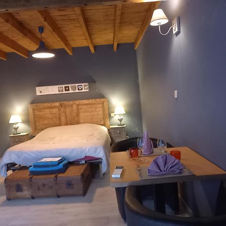 Les Chambres De La Cour Arsimont Luaran gambar