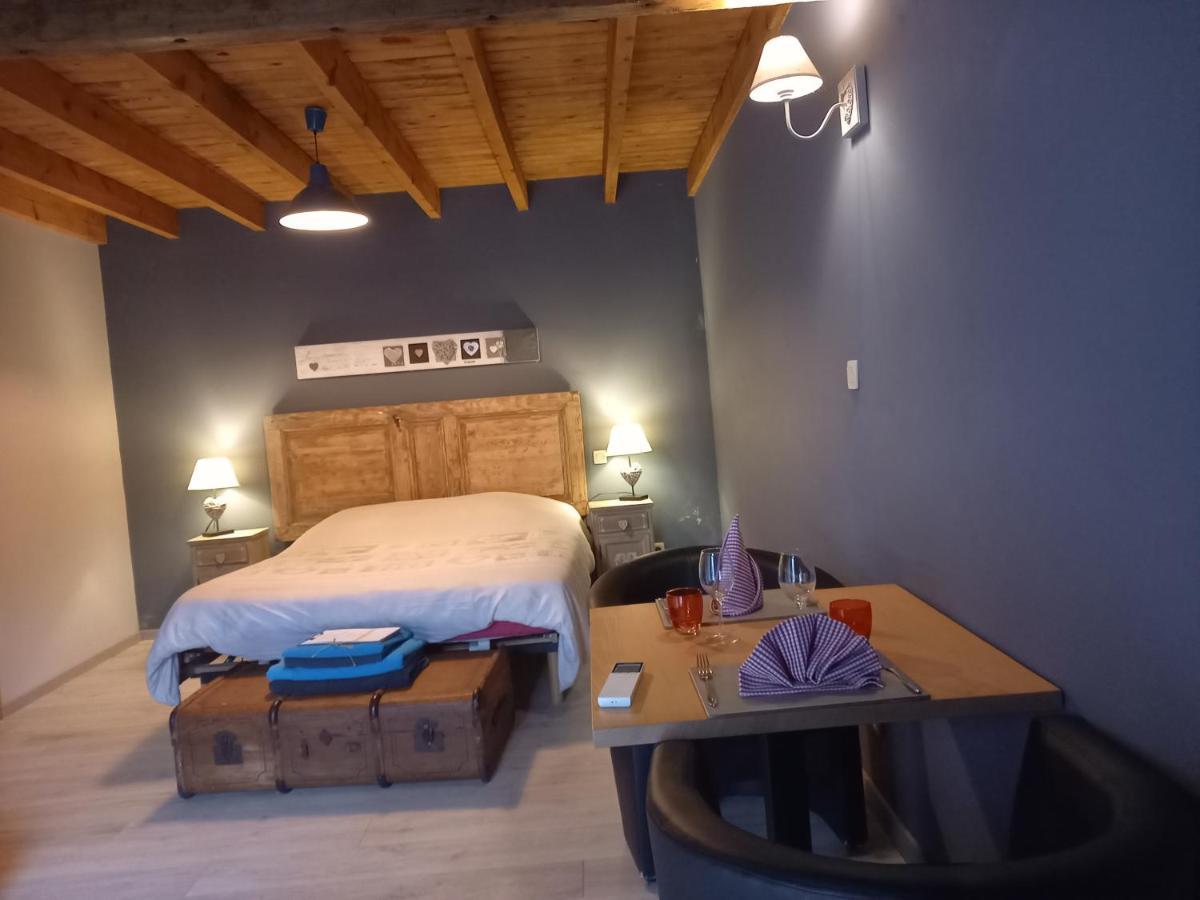 Les Chambres De La Cour Arsimont Luaran gambar