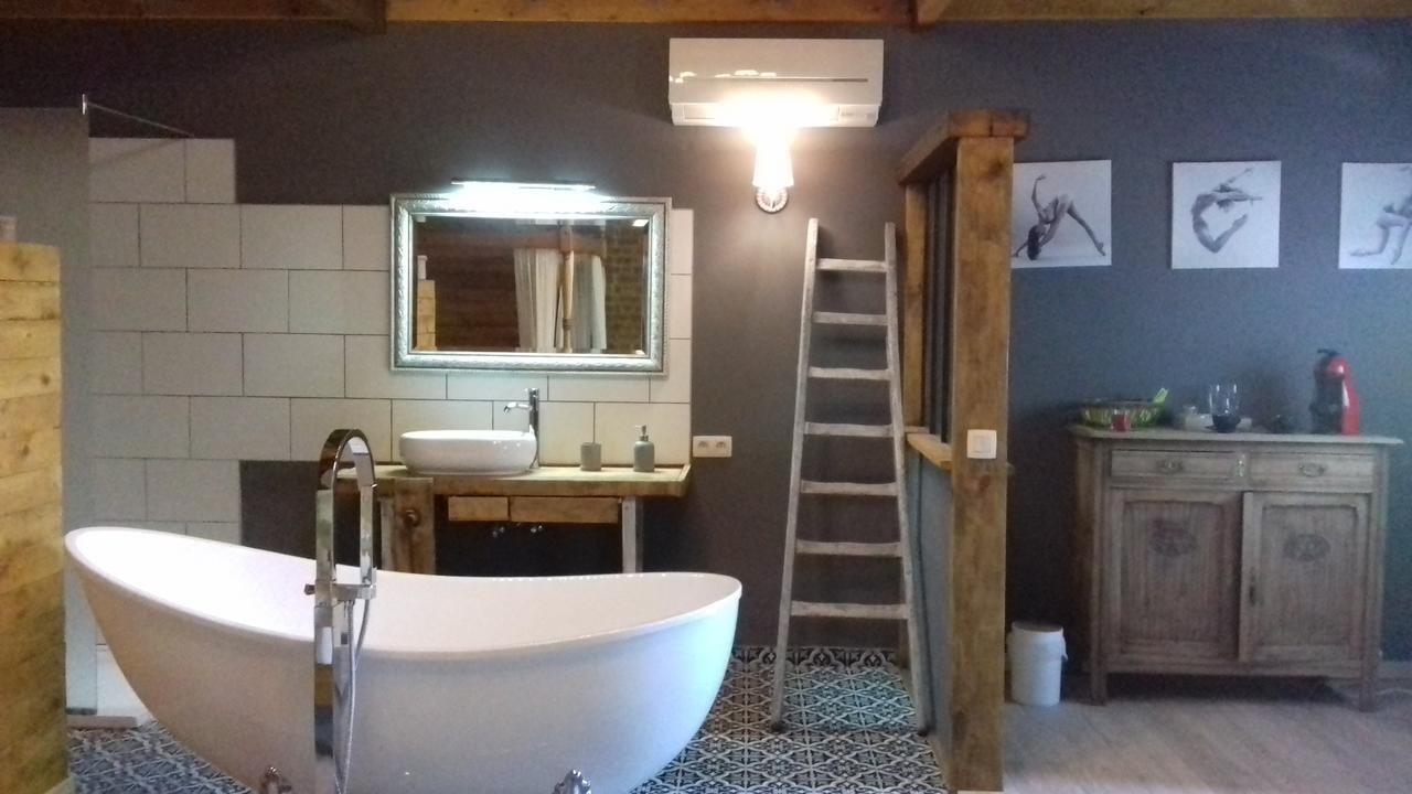 Les Chambres De La Cour Arsimont Luaran gambar